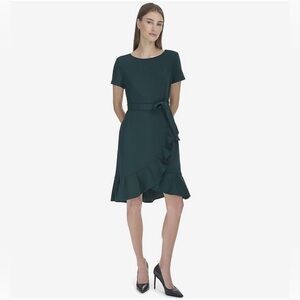 CALVIN KLEIN FIT AND FLARE WRAPPING FLOUNCE HEM SIZE 2